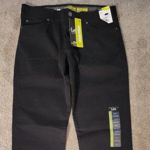 NWT MEN’S EXTREME MOTION STRAIGHT FIT TAPERED LEG BLACK JEANS